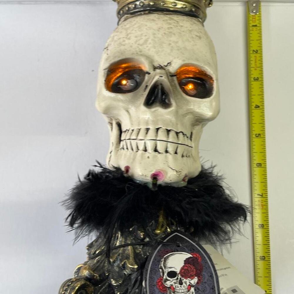 Gothic glamour skull with red eyes - Picture 5 of 5